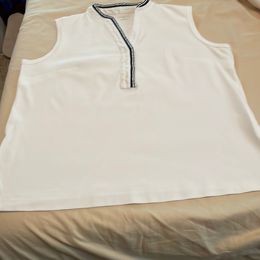 Polo top. Sleeveless. Lands End. Size OX-14W. White excellent condition.
